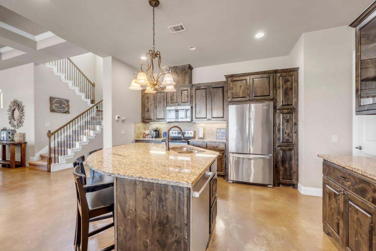 119 Christopher Concierge Services Available Kingsland Exterior foto