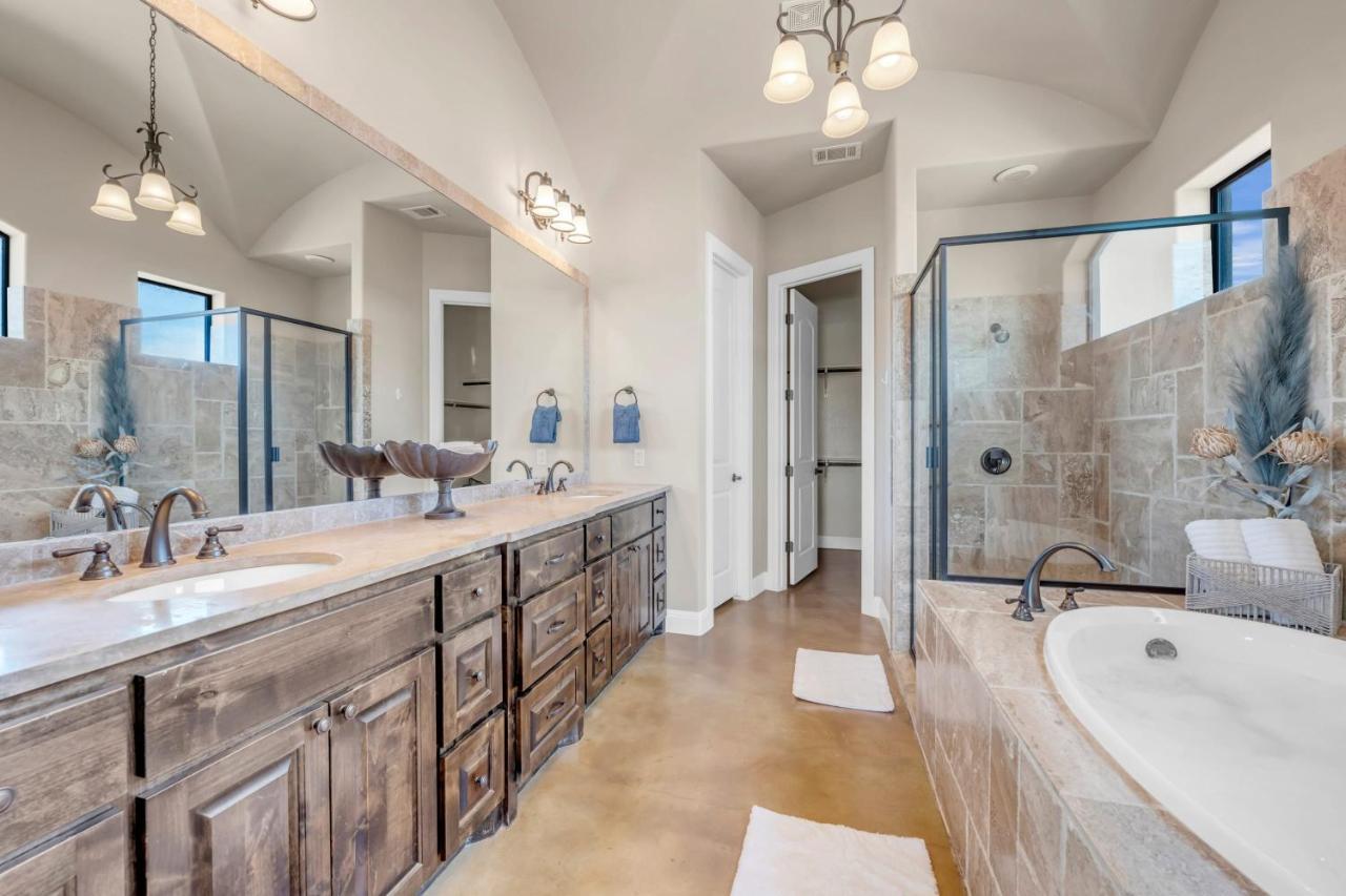 119 Christopher Concierge Services Available Kingsland Exterior foto